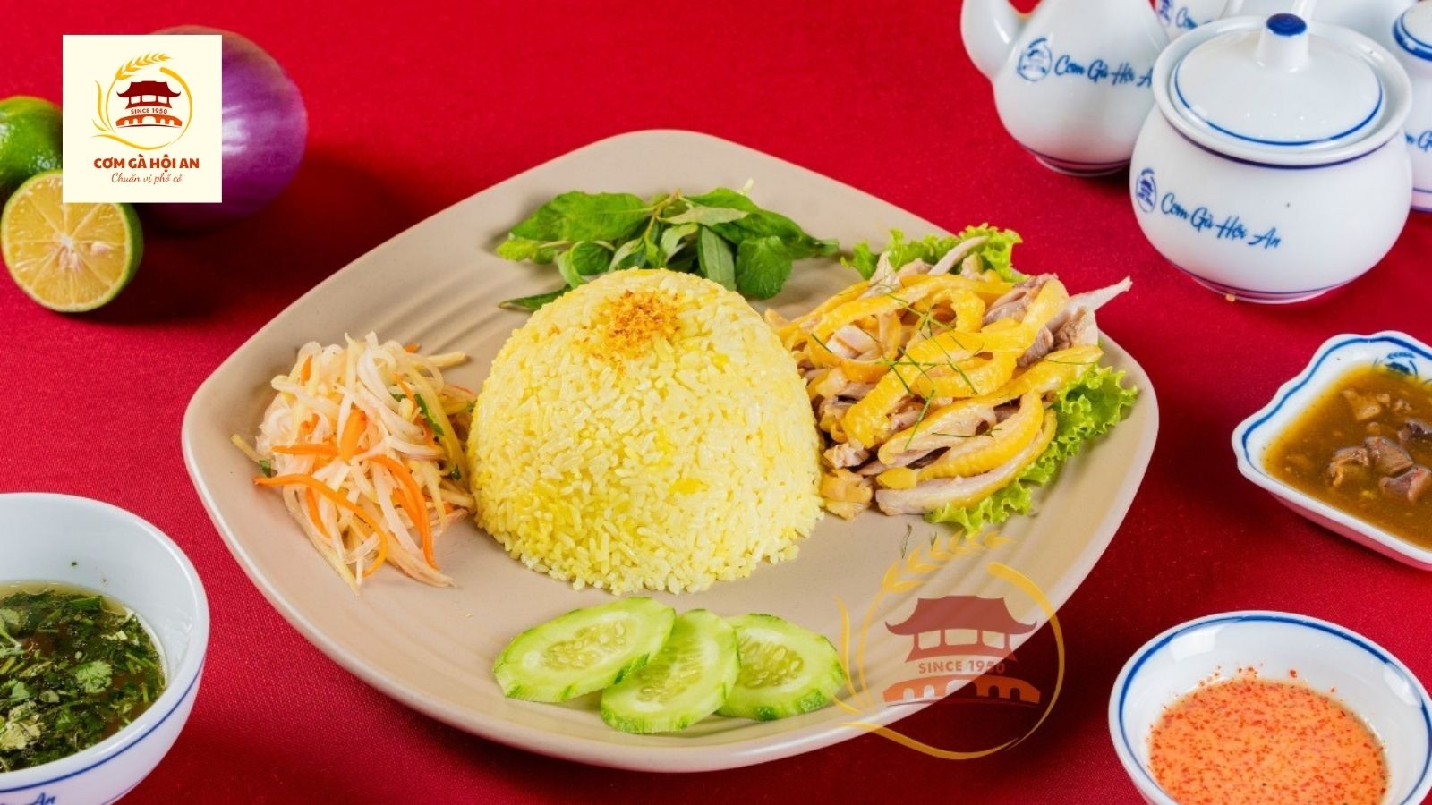 Buổi trưa: Cơm gà Hội An - Món chủ lực tạo doanh thu chính